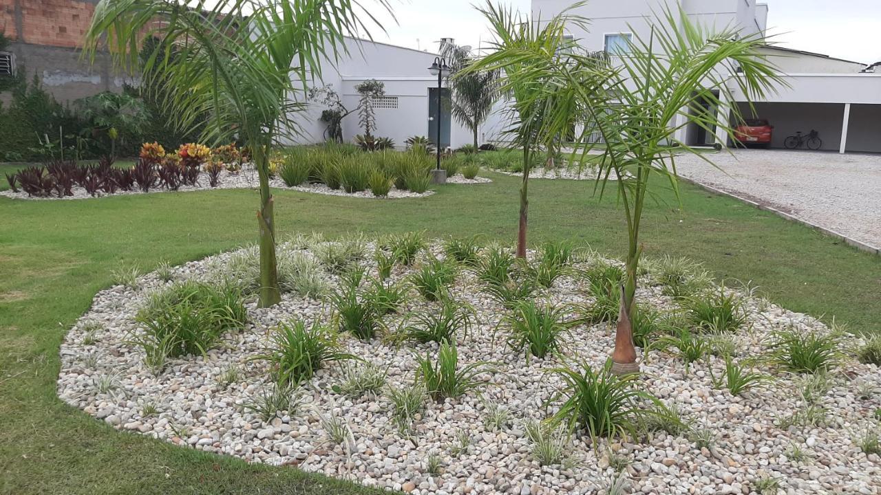 Excelente Sobrado Confortavel No Centro De Tijucas Proximo As Praias Bagian luar foto